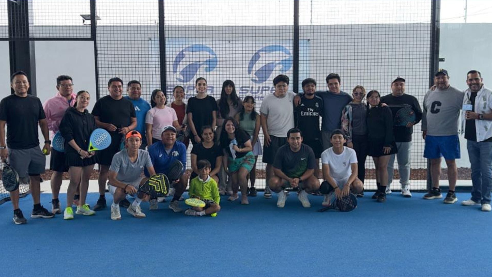 Diversión total en el Torneo Familiar de Pádel de Súper Stereo en Padium Sports imagen destacada