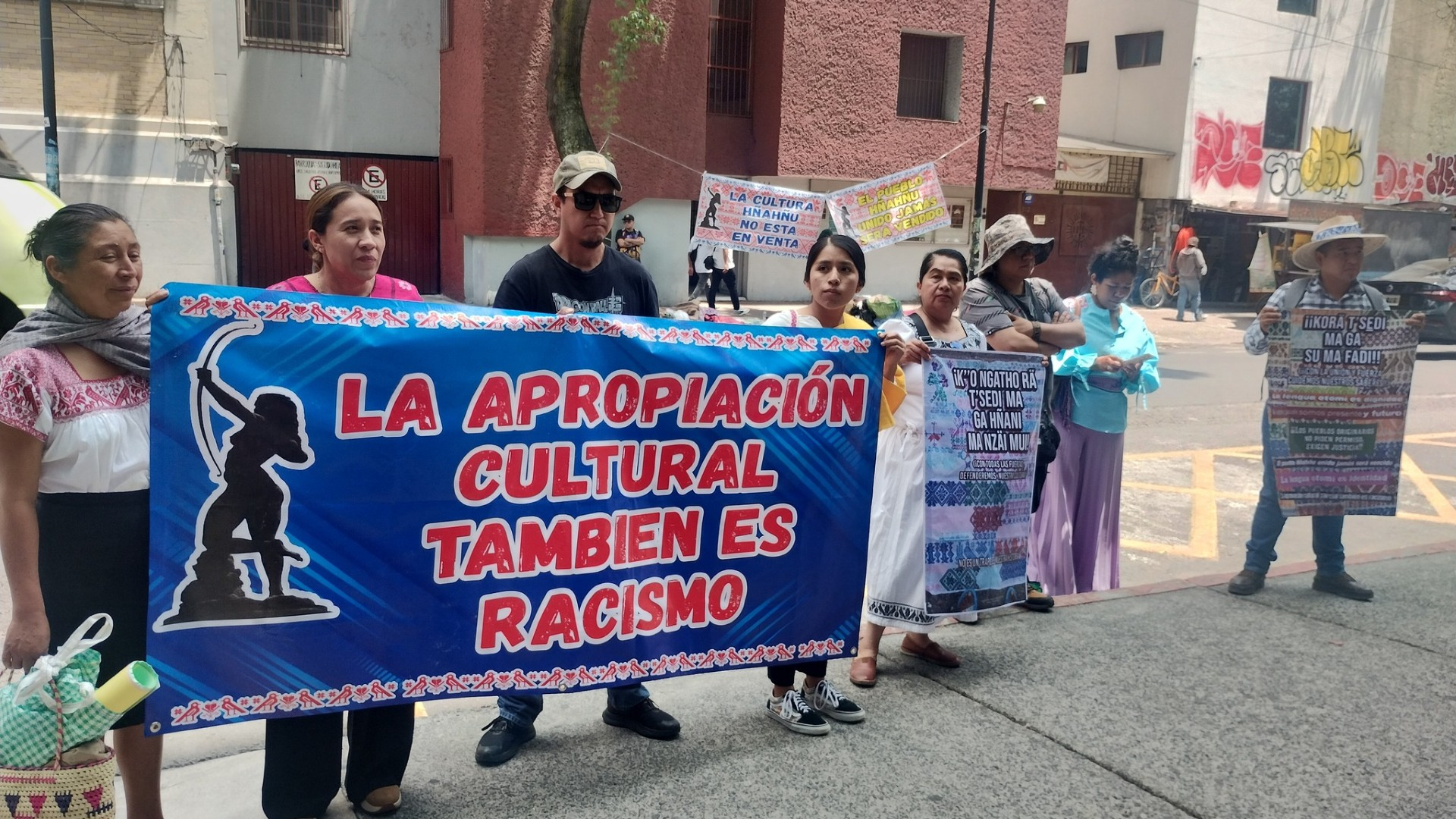 Artesanas hñähñu enfrentan indiferencia institucional en caso de apropiación cultural imagen destacada