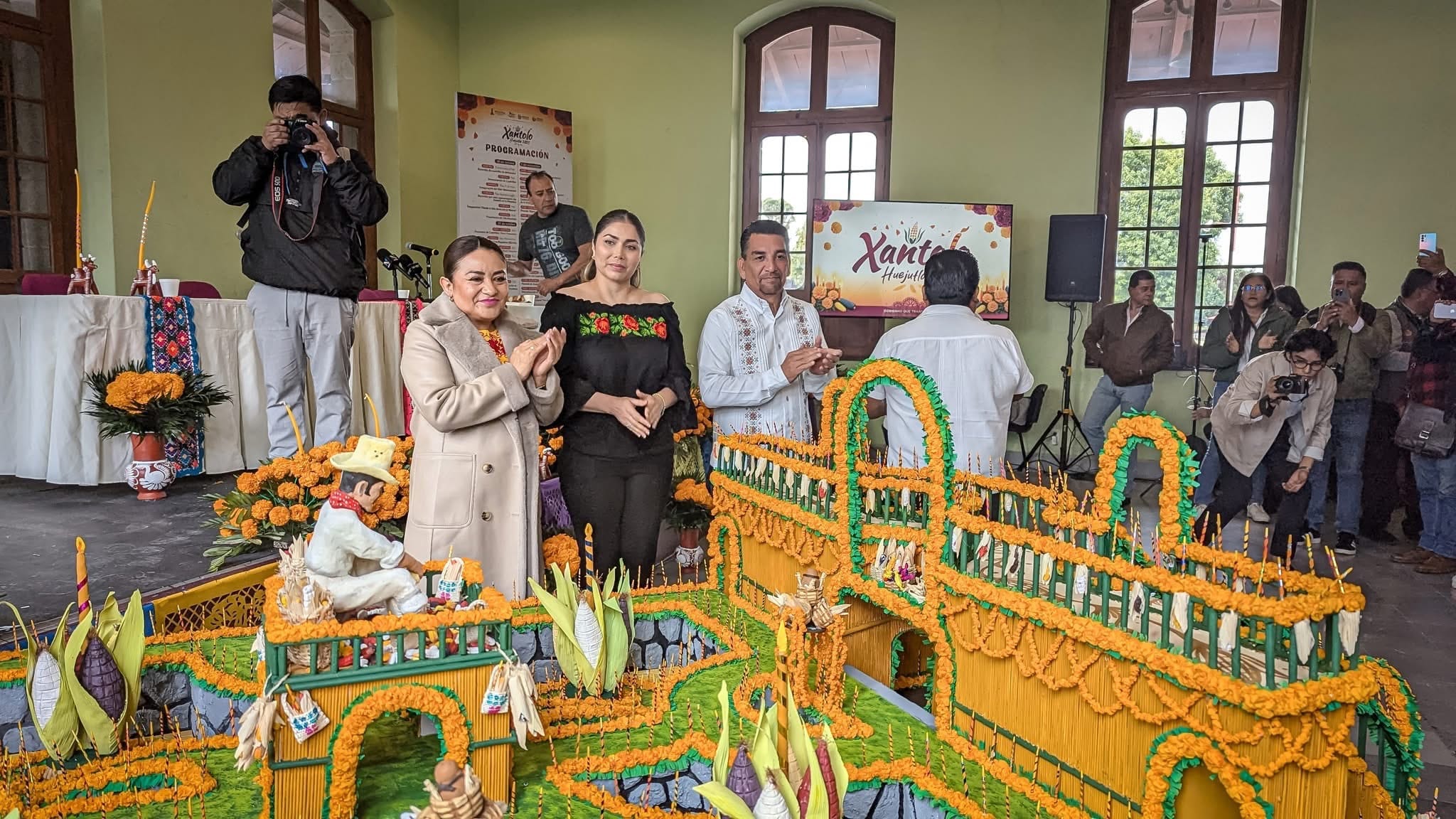 Presentan la maqueta del escenario principal del Xantolo 2025 imagen destacada