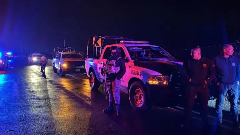 Pemex logra controlar fuga de gasolina en toma clandestina; cierran por momentos la carretera Jorobas–Tula imagen destacada