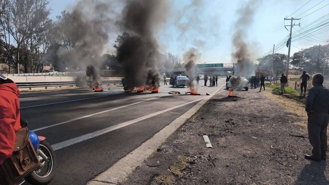Bloqueo de conductores de Uber colapsa la México–Querétaro; tránsito paralizado rumbo a la CDMX imagen destacada