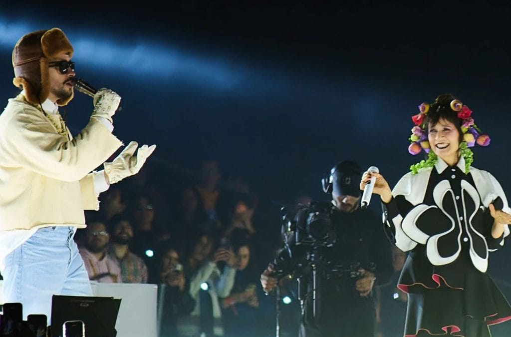 Julieta Venegas saca su lado Fan junto a Bad Bunny imagen destacada