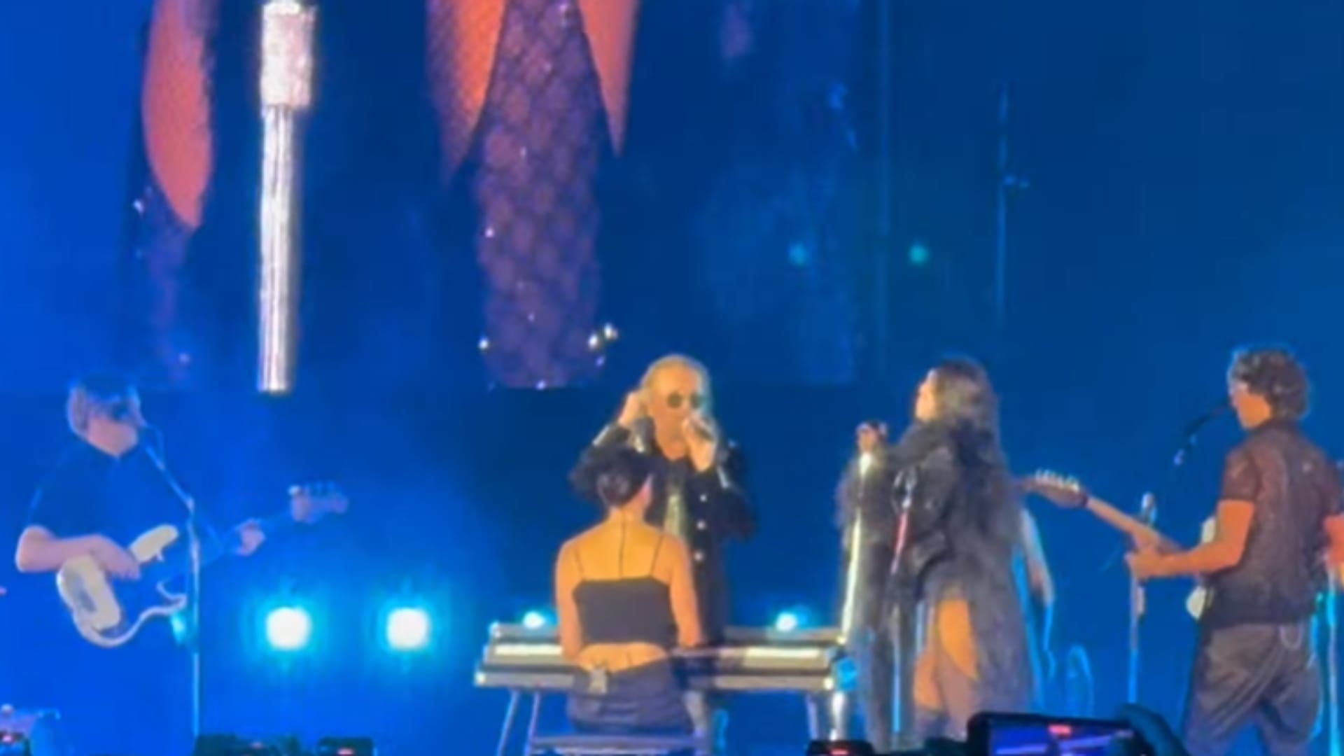 ¡Épico! Dua Lipa invita a Fher de Maná y juntos cantan “Oye Mi Amor” imagen destacada