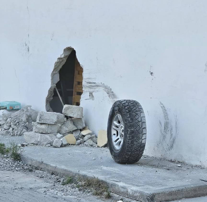 Camioneta se impacta contra casa en Ixmiquilpan imagen destacada