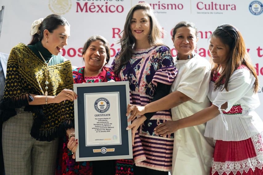 México logra Récord Guinness con la exposición de bordados y tejidos más grande del mundo imagen destacada