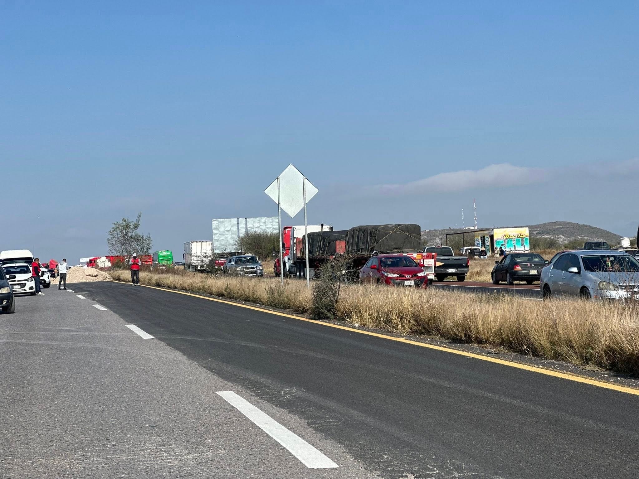 Ejidatarios bloquean carretera Ixmiquilpan–Actopan, ambas direcciones imagen destacada
