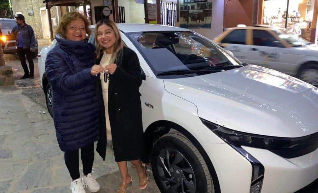 Regidora gana rifa de automóvil organizada por el DIF de Huejutla imagen destacada