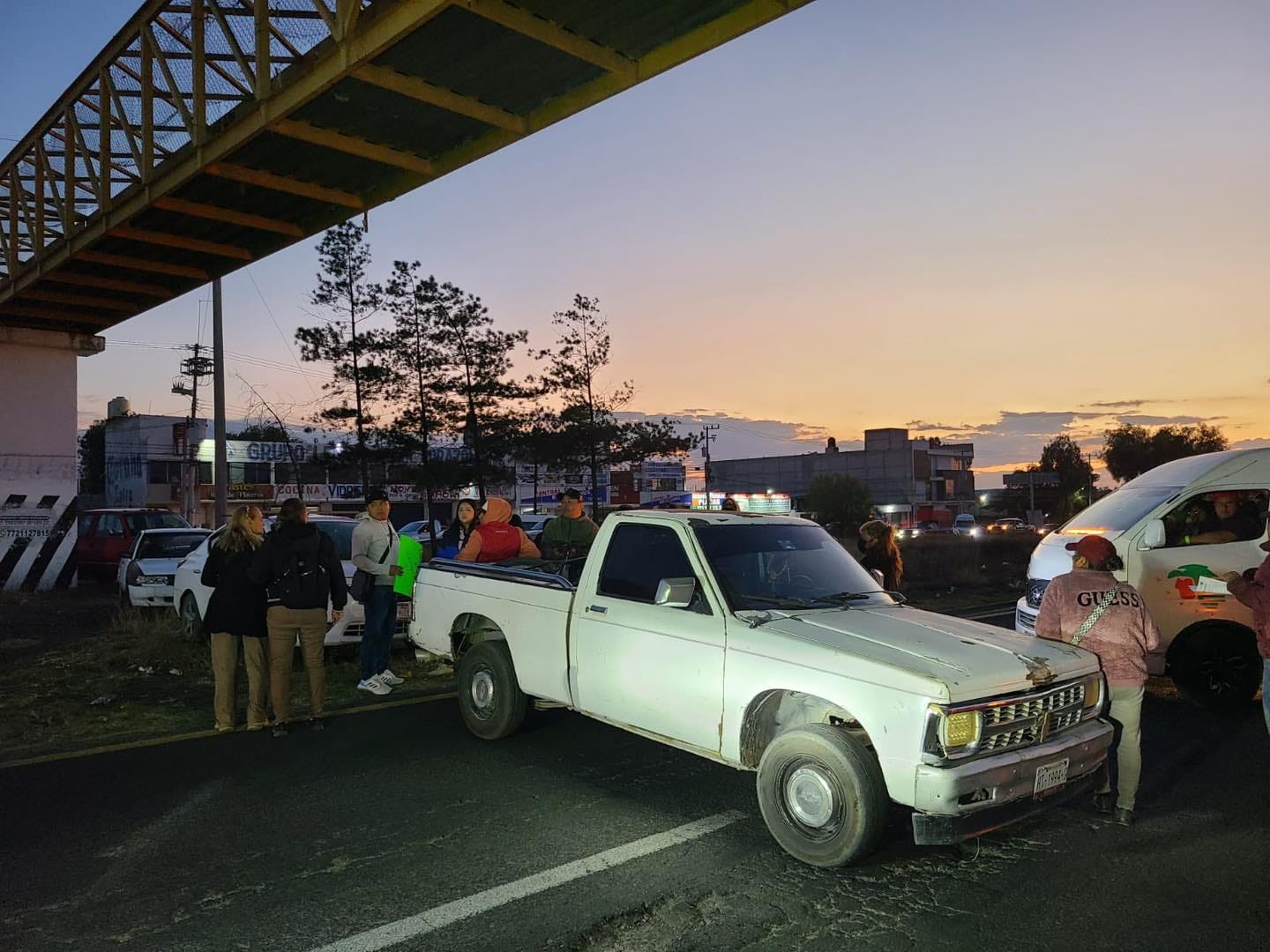 Liberan bloqueo en la Pachuca-Actopan tras diálogo; un policía resultó lesionado imagen destacada