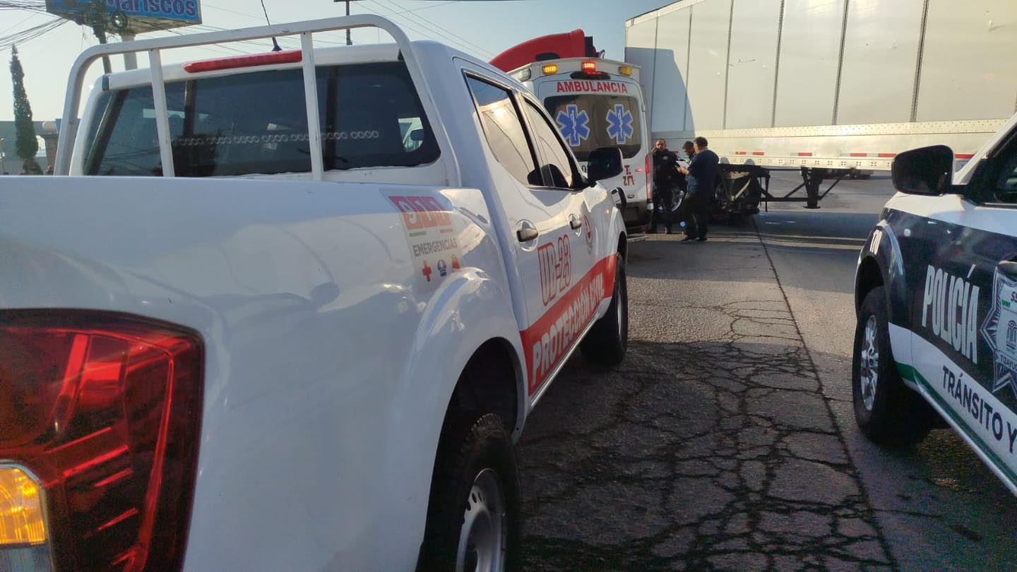Motociclista se impacta contra tráiler en Tizayuca imagen destacada