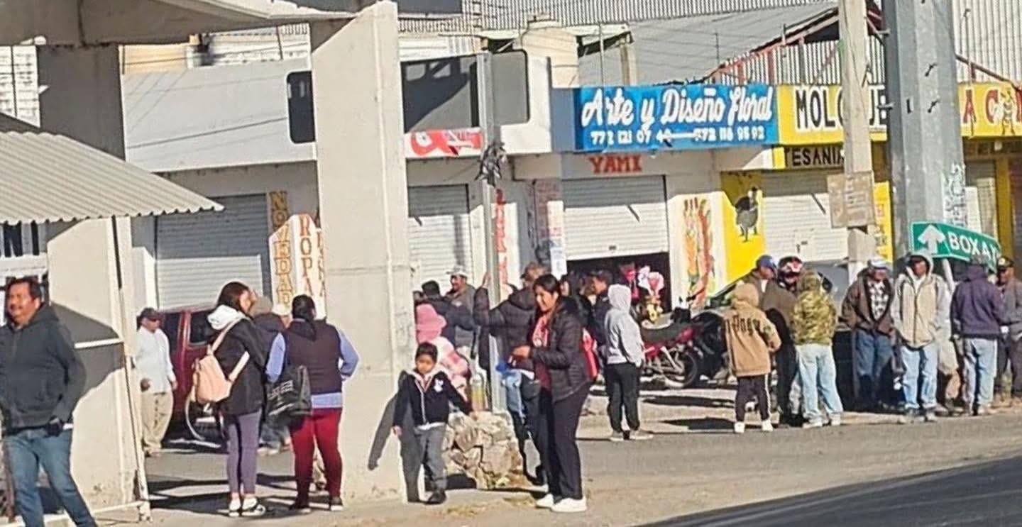 Bloqueo en la carretera Actopan-Ixmiquilpan por inconformidad con Conagua imagen destacada