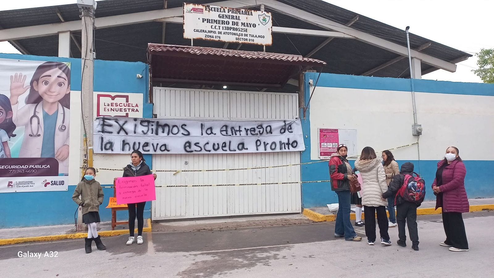 Padres de Familia cierran escuela primaria en Atotonilco de Tula imagen destacada