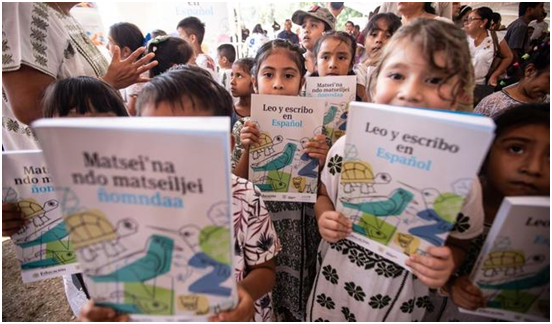 Se entregan para  la entidad,  más de 5 mil 5000  libros de texto en lengua  materna imagen destacada