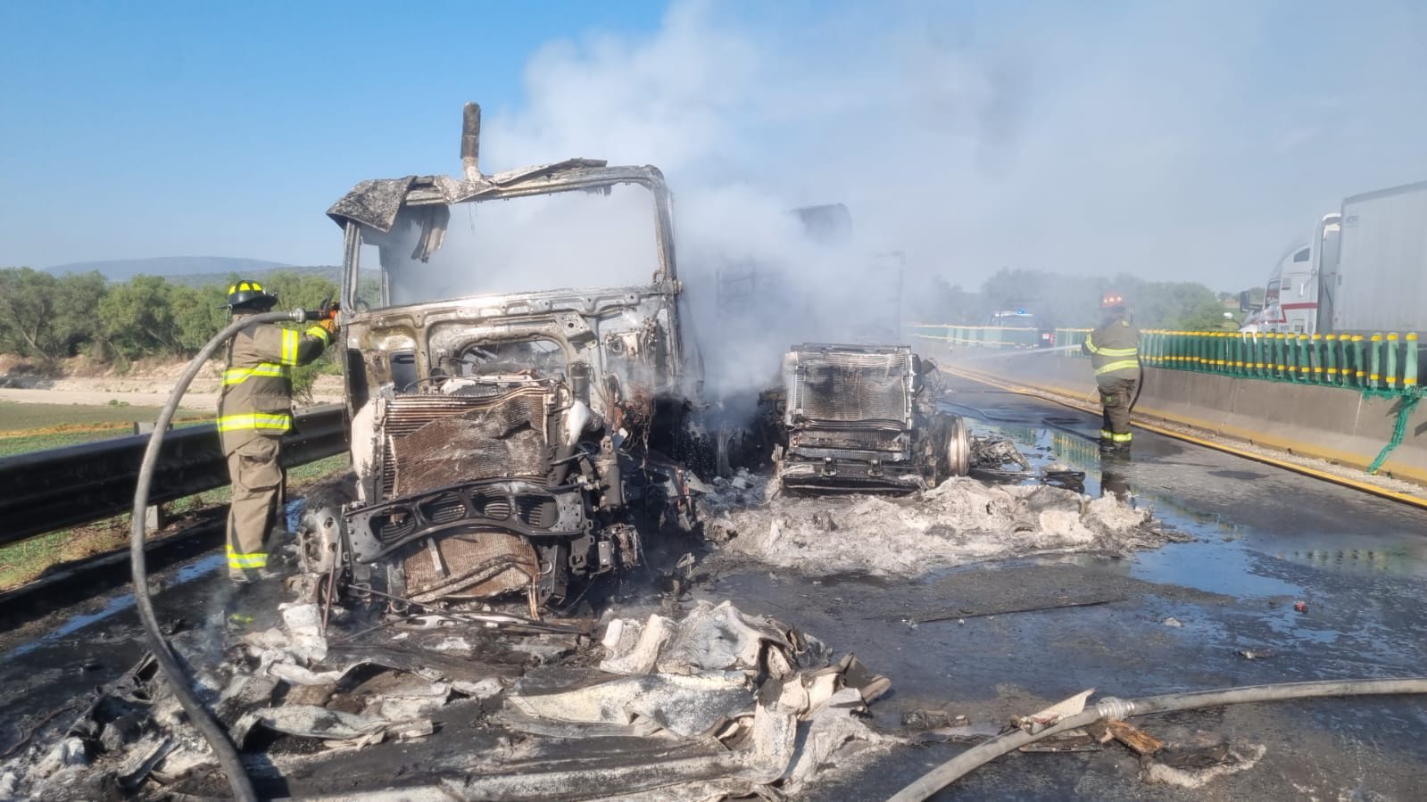 Incendio de tráiler provoca cierre parcial en el Arco Norte, en Tula imagen destacada