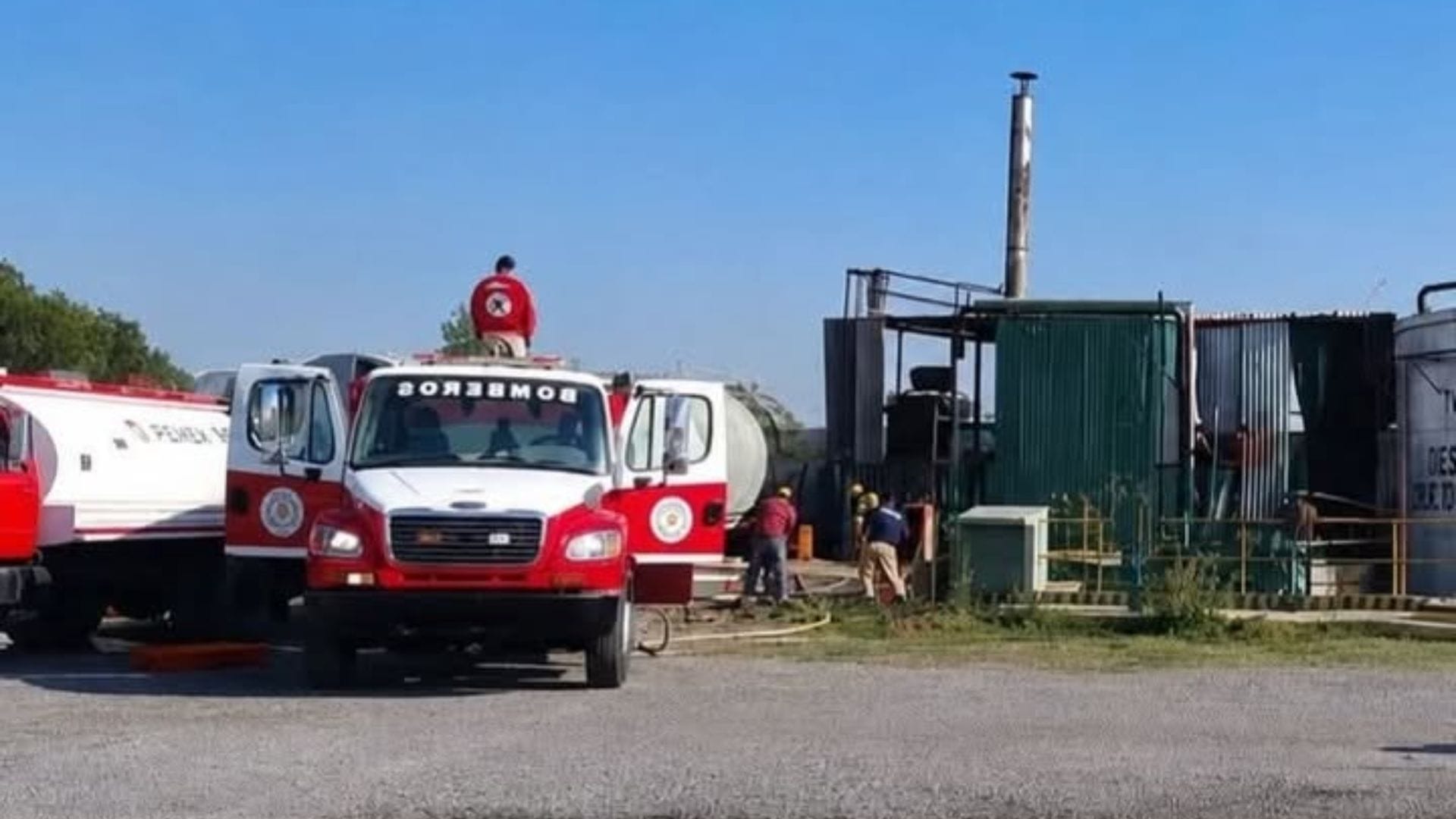 Explosión e incendio movilizan a cuerpos de emergencia en Atotonilco de Tula imagen destacada