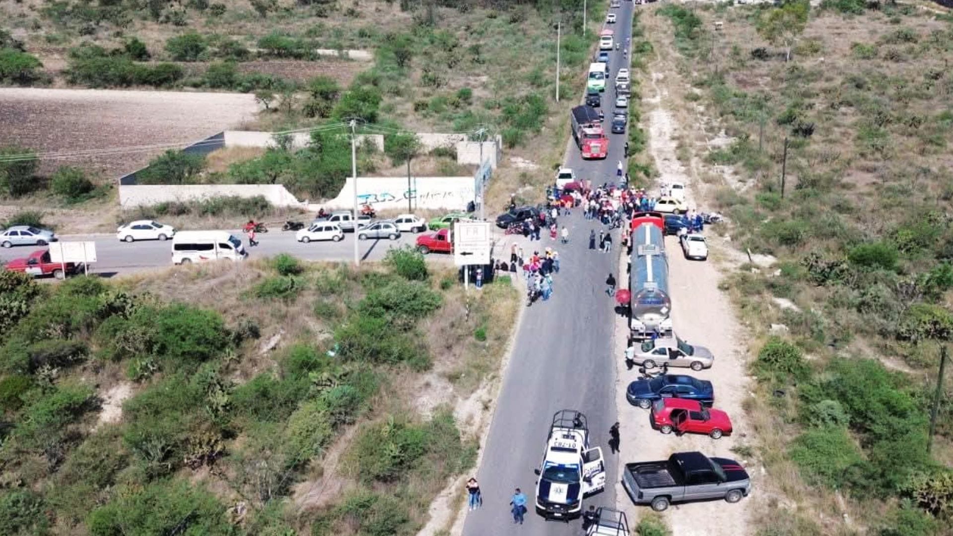 Habitantes de la Presa Endhó bloquean obra del Tren México–Querétaro por plaga de mosquitos imagen destacada