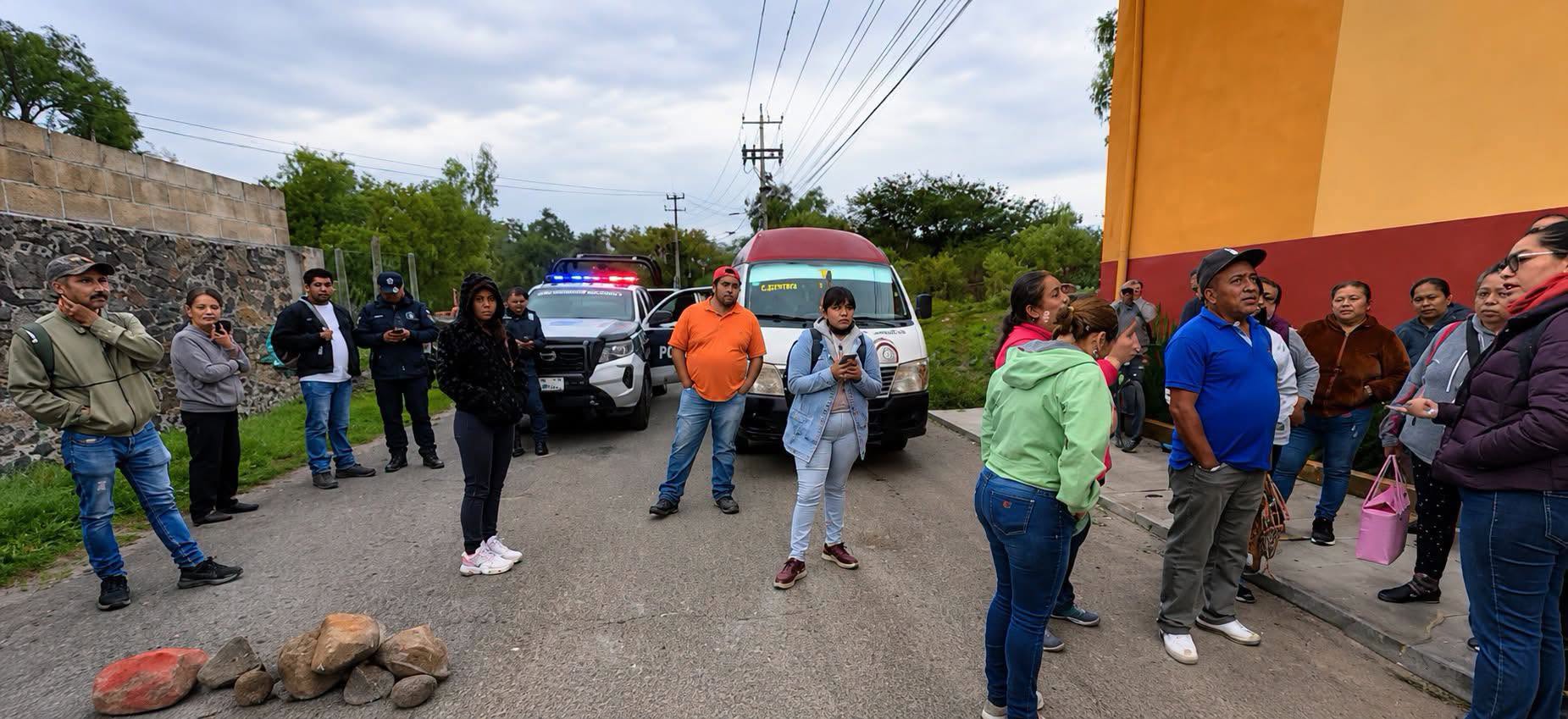 Bloquean transporte en Tepeji por presunto aumento irregular al pasaje imagen destacada