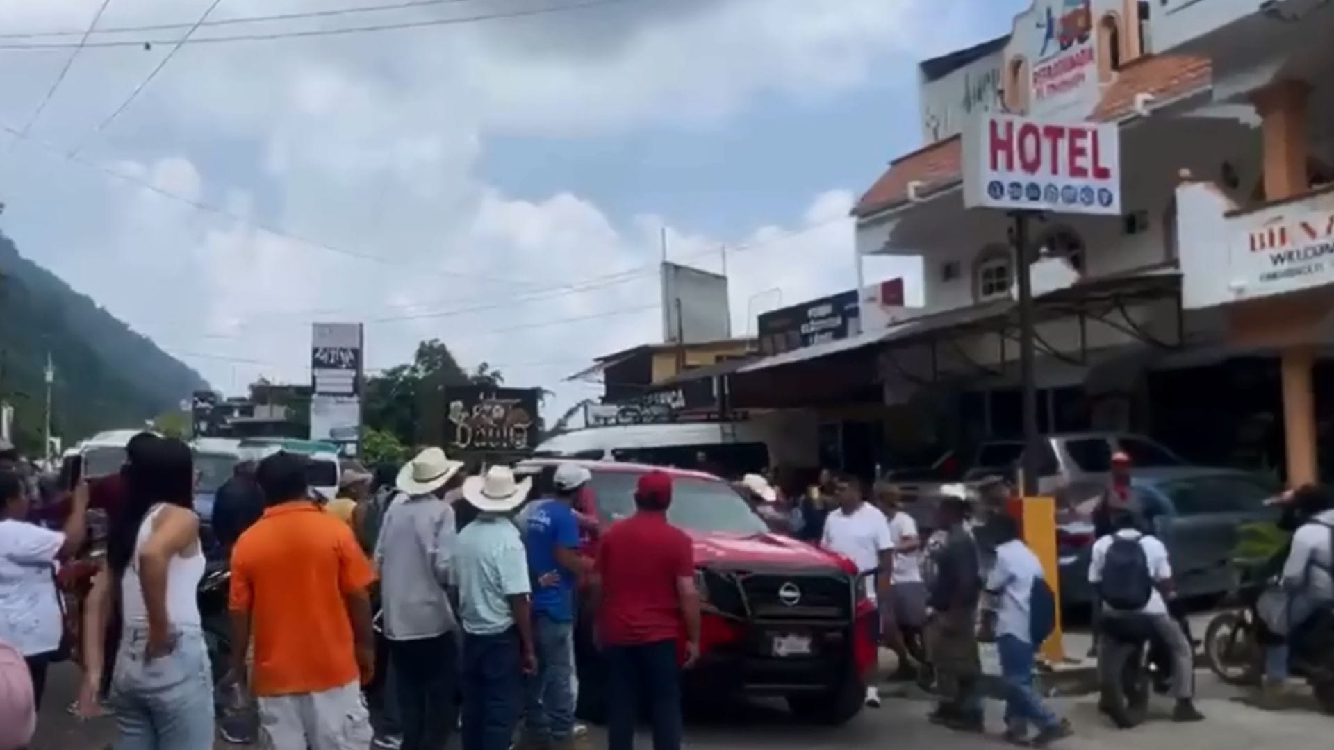 Bloqueo en la México–Laredo en Chapulhuacán por fallas en el servicio eléctrico imagen destacada