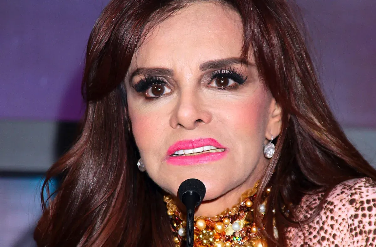 Imprudentes reporteros provocan caída de Lucía Méndez imagen destacada