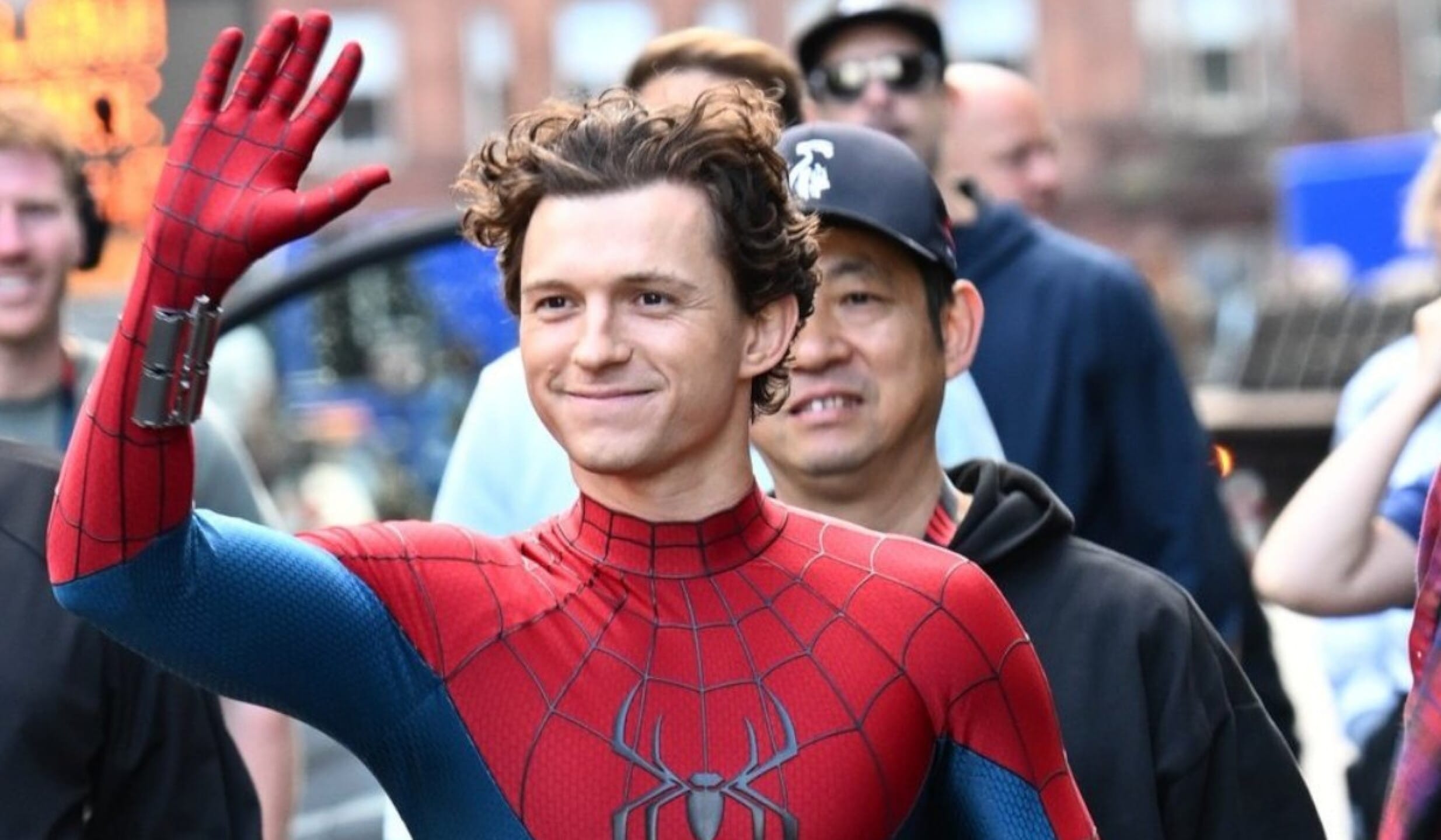 Jorge Campos conquista a Tom Holland con un regalo que hizo historia imagen destacada