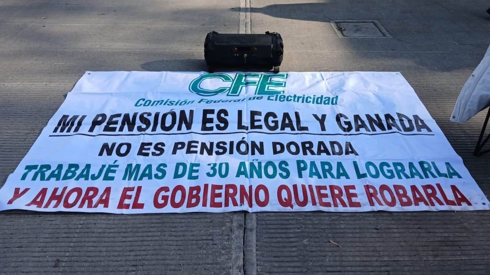 Trabajadores y jubilados de la CFE se manifiestan en Pachuca por demandas laborales y de pensiones imagen destacada