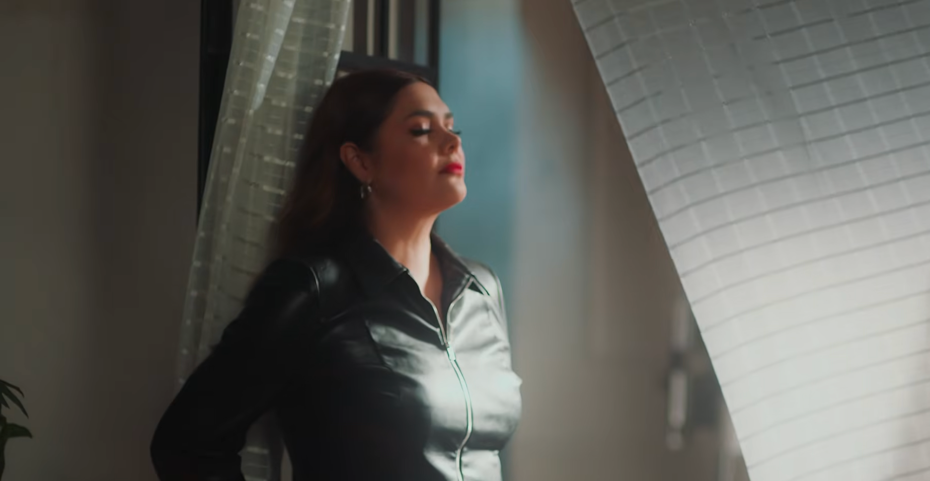 Yuridia convierte la traición en poder con su nuevo tema “Que se vaya” imagen destacada