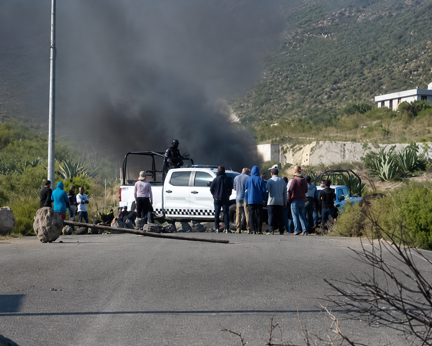 Conflicto por agua potable no resuelto por el municipio deriva en quema de vehículos oficiales en Ixmiquilpan imagen destacada