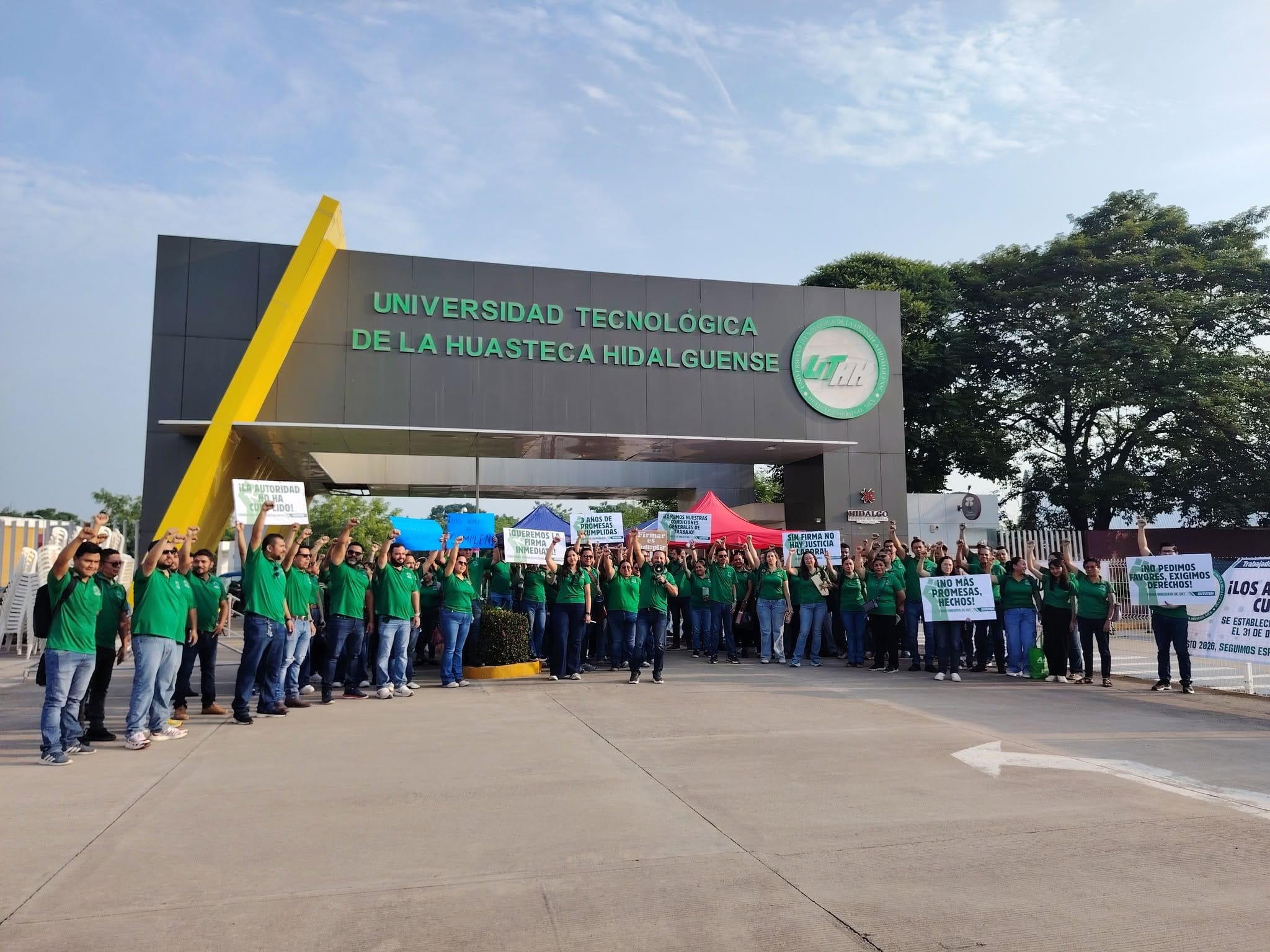 Trabajadores de la UTHH se manifiestan; exigen firma de condiciones generales de trabajo imagen destacada