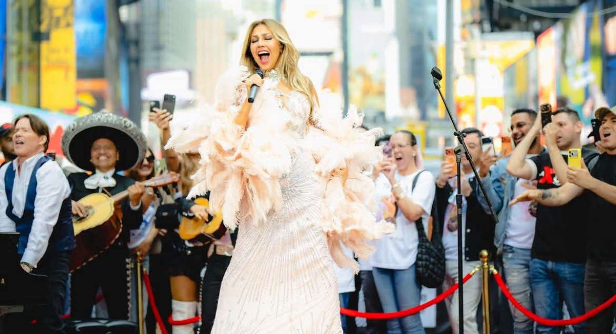 Sorprende Thalía en Nueva York imagen destacada