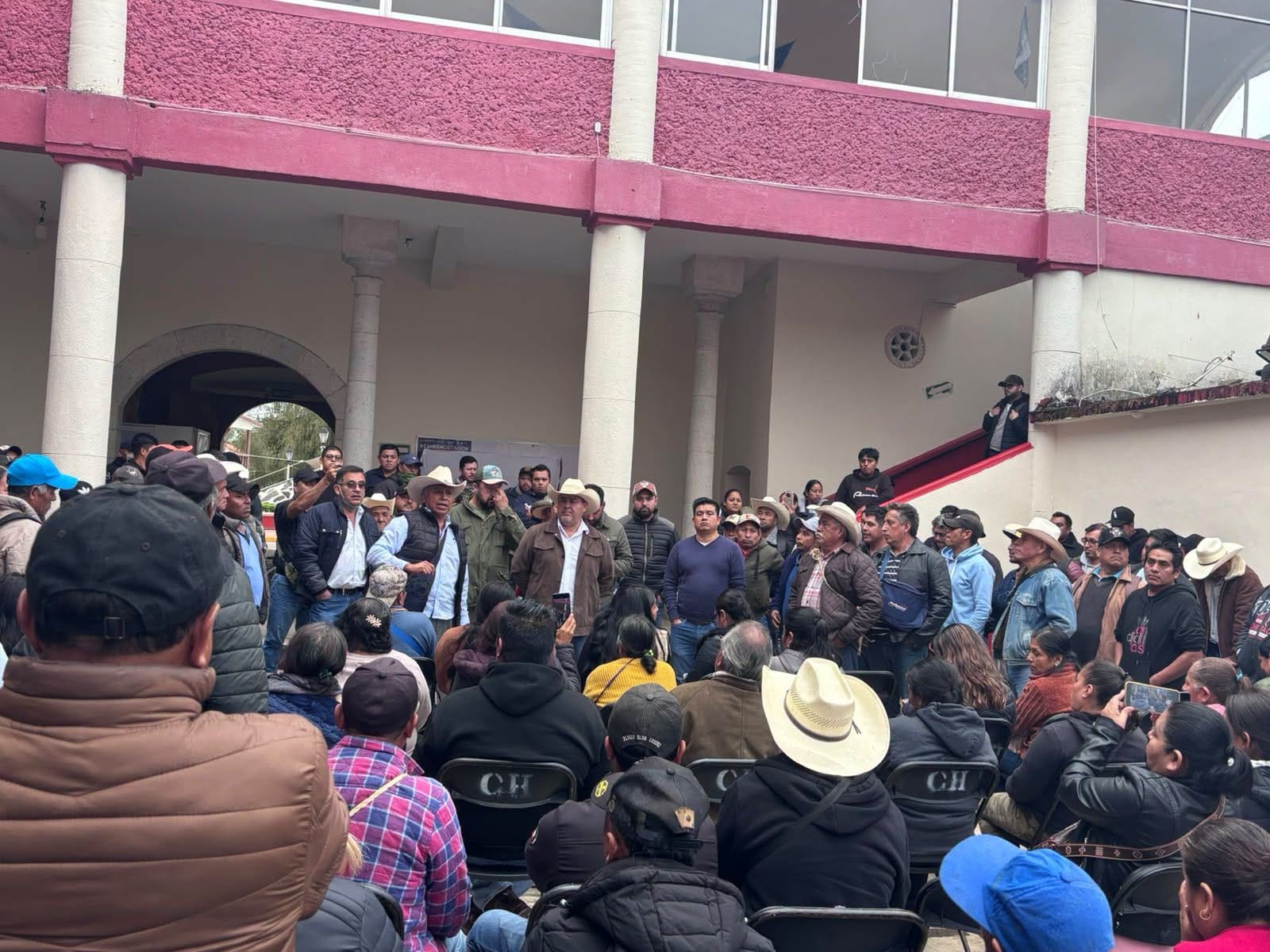Habitantes de Xochicoatlán protestan por el deterioro de carreteras imagen destacada