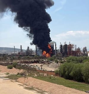 Incendio en refinería de Tula activa protocolos de emergencia; autoridades descartan riesgo a la población imagen destacada