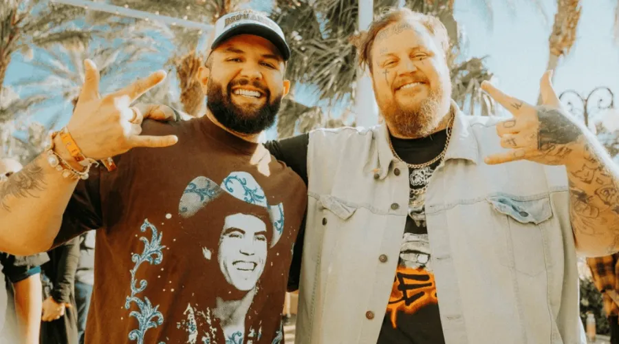 Reconoce la FIFA el talento de Carín León imagen destacada