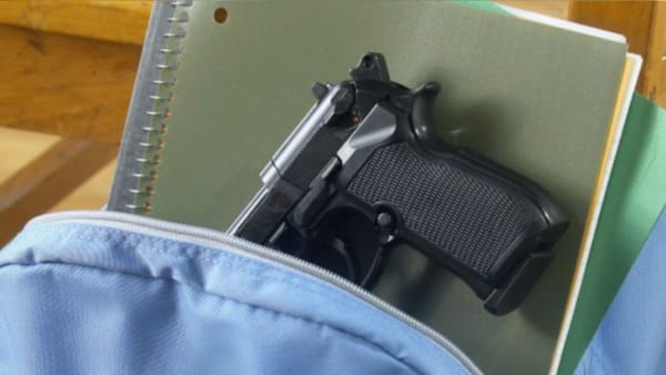 Localizan arma calibre .22 entre pertenencias de estudiante de 13 años en secundaria de Huasca