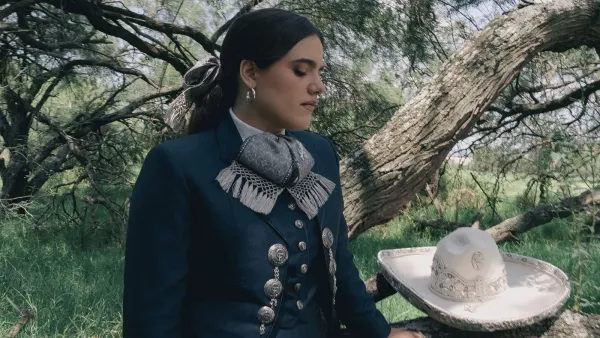Anuncia Camila Fernández que está embarazada